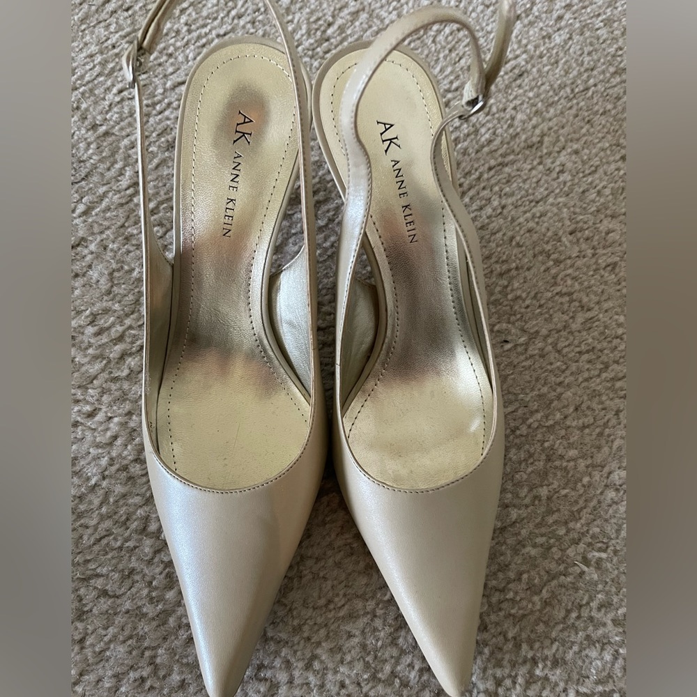 Womans high heel shoes Anne Klein size 8.5 leather sole never worn brand new